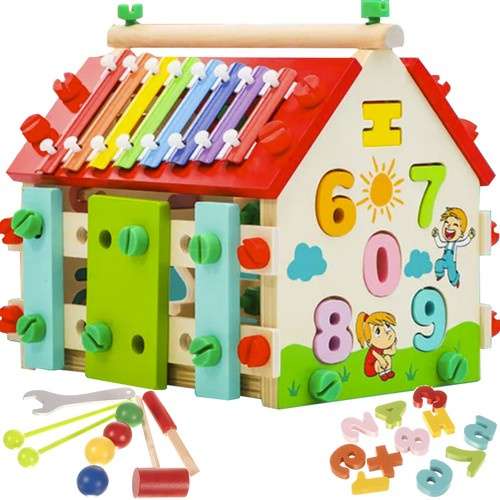Casa de actividades educativas de madera Kruzzel 22564 con clasificador y xilófono.